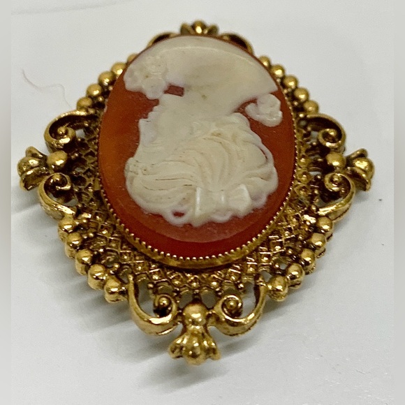 Mid Century Vintage Gold Tone Victorian Style Cameo Pinback Brooch Button - Picture 8 of 16